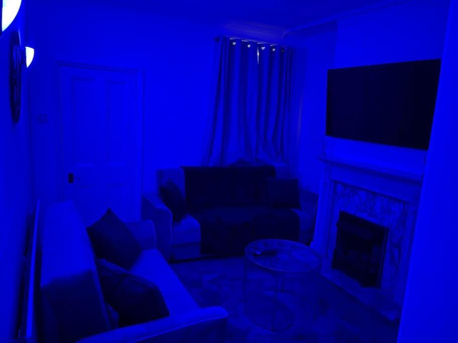 3 Bedrooms Comfortable Home With Jacuzzi Hot Tub Sleeps 10 Leicester Exterior photo
